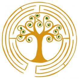 Ein stilisierter Baum im Zentrum eines goldenen Labyrinths auf weißem Hintergrund.