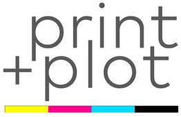 "Logo mit Text 'print + plot' und CMYK-Farbstreifen darunter in Gelb, Magenta, Cyan und Schwarz."
