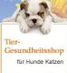 Welpe liegt auf Schild mit Text: "Tier-Gesundheitsshop für Hunde Katzen". Blume im Hintergrund.