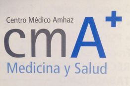 Centro Médico Amhaz, logotipo en texto azul y gris. Texto: Medicina y Salud.