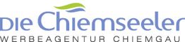 Logo der "die Chiemseeler Werbeagentur Chiemgau" mit grünem und blauem Element über dem Text.