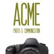 Fotocamera con logo "ACME Photo & Communication" in alto.