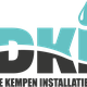 Logo van DKI met een blauwe druppel en de tekst "De Kempen Installaties" in zwart.
