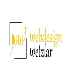 Logo mit gelbem Schriftzug "webdesign wetzlar" und einem Pfeil, der nach oben zeigt.