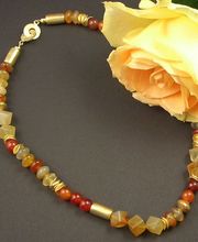 Farbenfrohe Edelsteinkette