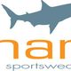 Logo mit einem grauen Hai über dem Schriftzug "Shark Sportswear" in Orange und Grau.