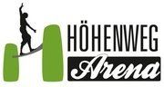 Ein Logo mit einem Kletterer und dem Text "Höhenweg Arena" in Schwarz und Grün.