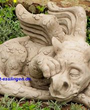 großer aufwachender Drache