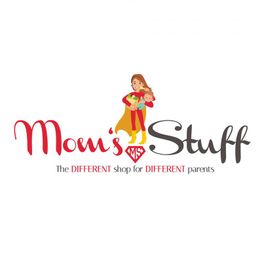 Logo: "Mom's Stuff" mit Bild einer Superheldin, die ein Kind hält. Slogan: "The DIFFERENT shop...".