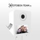 Fotobox mit Display und Foto von fröhlichen Menschen. Logo "Fotobox-Team.de" oben.