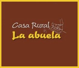 Texto blanco y amarillo: "Casa Rural La abuela" con dibujo de chimenea sobre fondo marrón.