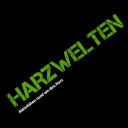Grüner Schriftzug "HARZWELTEN" auf schwarzem Hintergrund, darunter kleiner Text.