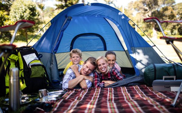 Familienzelte im Vergleich: Welche Modelle bieten Platz und Komfort für den nächsten Campingurlaub?