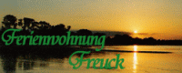 Sonnenuntergang am See mit Bäumen und dem Text "Ferienwohnung Freuck" in Grün.