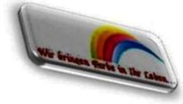 Silbernes Abzeichen mit buntem Bogen und Text: "Wir bringen Farbe in Ihr Leben".