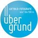 Blaues Logo mit Text: "Luftbild-Fotografie von 1 bis 100 m, über grund".