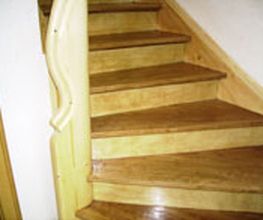 Renovierte Holztreppe