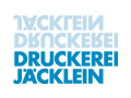 Logo mit dem blauen Text "Druckerei Jäcklein" und unscharfer Spiegelung darüber in hellblau.