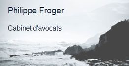 Texte "Philippe Froger, Cabinet d'avocats" sur un fond de paysage côtier en noir et blanc.