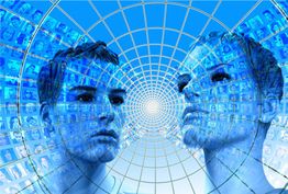 Zwei Gesichter mit einem Netz und Fotos in Blau, symbolisieren digitale Vernetzung und Identität.