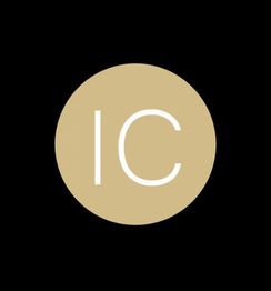 Beiger Kreis auf schwarzem Hintergrund mit den weißen Buchstaben "IC".