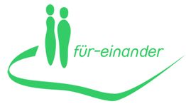 Zwei grüne Figuren neben dem Text "für-einander", verbunden durch eine geschwungene grüne Linie.