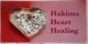 Herzförmiger Stein mit Kristallen auf rotem Hintergrund, Text: "Hakima Heart Healing".