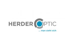 Logo von Herder Optic mit Slogan „... man sieht sich“ und integriertem blauen Kreis im Buchstaben O.