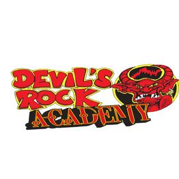 Logo con la scritta "Devil's Rock Academy" e un diavolo rosso.
