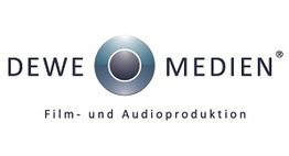 Logo der DEWE MEDIEN mit Schriftzug "Film- und Audioproduktion", Symbol in der Mitte.