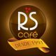 Logotipo do RS Café em fundo marrom com fita dourada dizendo "Desde 1991".