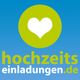 Grünes Herzsymbol oben, darunter der Schriftzug "hochzeitseinladungen.de" auf blauem Hintergrund.