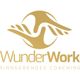 Logo von WunderWork, stilisierte Hände in Kreisform, Text: "Sinngebendes Coaching".
