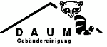 Logo mit Waschbär, Text: "DAUM Gebäudereinigung", ein Dach über dem Schriftzug.