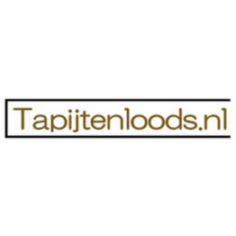 Logo met tekst: Tapijtenloods.nl in bruine letters met zwarte omranding.