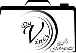 Logo der Da Vinci Fotografie mit Kamera-Umriss und verschnörkelter Schrift.