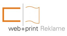 Logo mit orangem Symbol, vertikaler Linie und Text: "web+print Reklame".