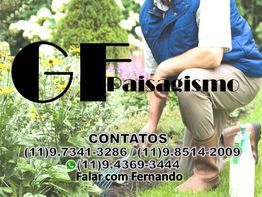 Homem cuidando de plantas com texto "GF Paisagismo" e contatos telefônicos visíveis.