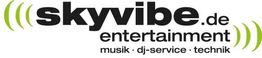 Logo mit Text: "skyvibe.de entertainment - musik, dj-service, technik". Grüne Schallwellenmotive.