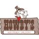Cartoonos en houten bord met tekst 'Howdy's Western Saloon'.