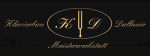 Logo mit goldenem Schriftzug "Klavierbau Dollase, Meisterwerkstatt" auf schwarzem Hintergrund.