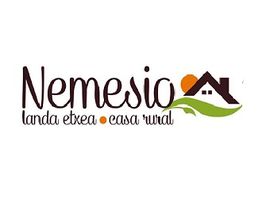 Logotipo de "Nemesio": casa rural, colinas y sol naranja. Texto en euskera y español.