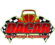Logotipo da Dacar com carro vermelho, bandeiras quadriculadas e texto "Auto Peças e Acessórios".
