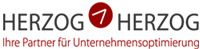 Logo von Herzog & Herzog: "Ihre Partner für Unternehmensoptimierung", roter Kreis mit Pfeil.