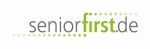 Logo mit Text "seniorfirst.de" in Grau und Grün.