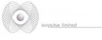 Logo von Ionpulse Limited mit geometrischem Muster und einem zentralen Kreis.