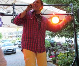 Popschlagersänger Chris Herbst auf der Bühne