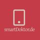 Rotes Logo mit weißem Smartphone-Symbol und der Aufschrift "smartDoktor.de".