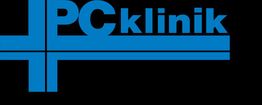 Blå logo for "PCklinik" med korsmotiv på sort baggrund.