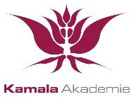 Logo der Kamala Akademie mit stilisierter Blume und Text in Rot und Grau.